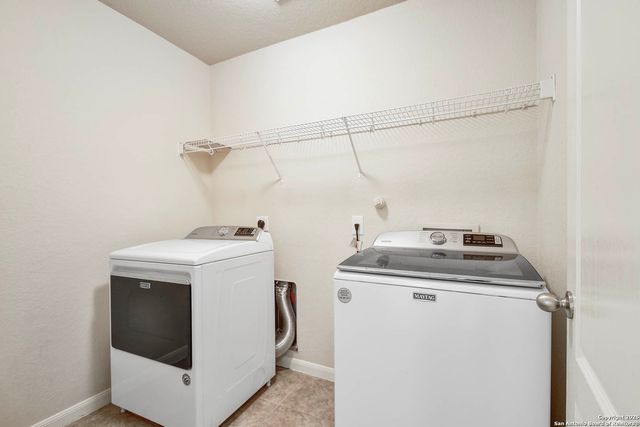 209 Town Creek, Cibolo, TX 78108