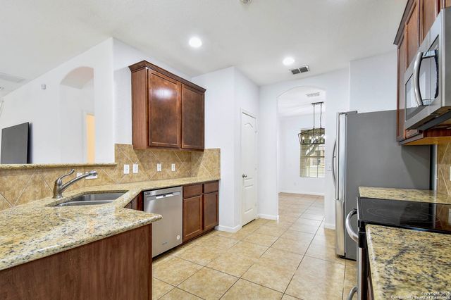 209 Town Creek, Cibolo, TX 78108