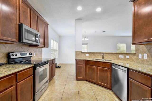 209 Town Creek, Cibolo, TX 78108