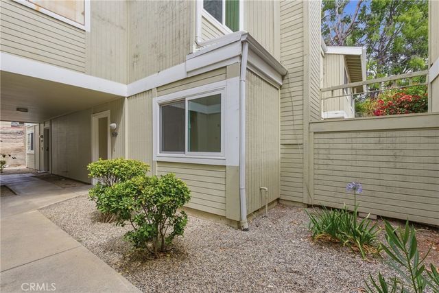 22137 Burbank 3, Woodland Hills, CA 91367