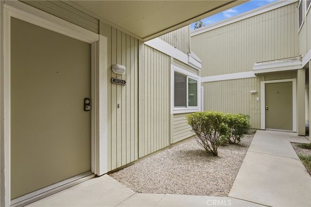 22137 Burbank 3, Woodland Hills, CA 91367