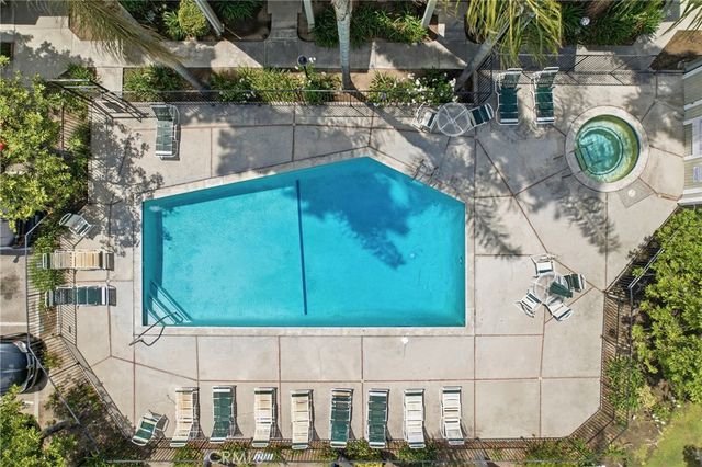 22137 Burbank 3, Woodland Hills, CA 91367