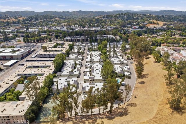 22137 Burbank 3, Woodland Hills, CA 91367