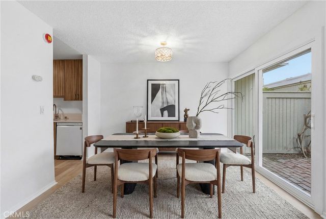 22137 Burbank 3, Woodland Hills, CA 91367