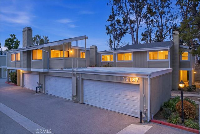 22137 Burbank 3, Woodland Hills, CA 91367