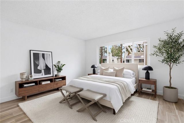 22137 Burbank 3, Woodland Hills, CA 91367