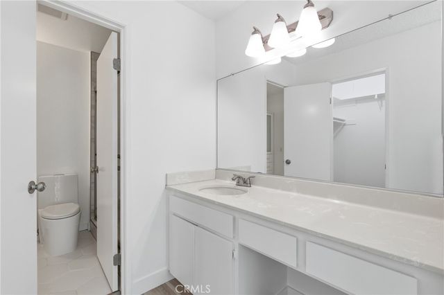 22137 Burbank 3, Woodland Hills, CA 91367