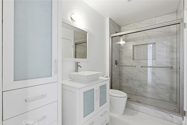 22137 Burbank 3, Woodland Hills, CA 91367