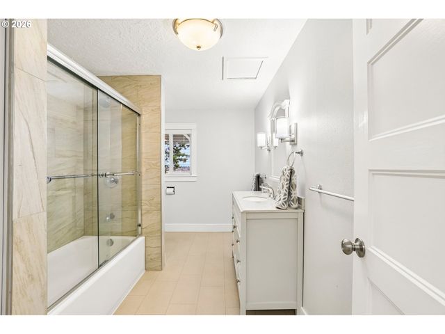 1015 Ne 64TH St, Vancouver, WA 98665