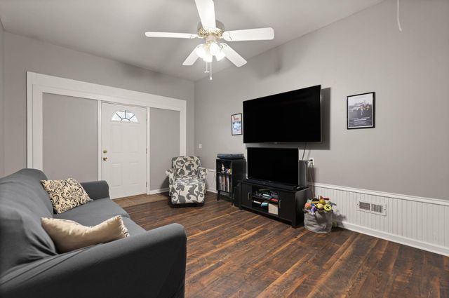 220 W Railroad Street, Stanton, KY 40380