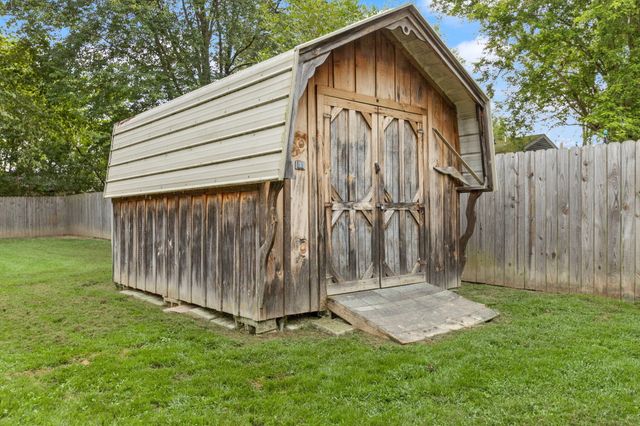 220 W Railroad Street, Stanton, KY 40380