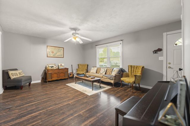 220 W Railroad Street, Stanton, KY 40380