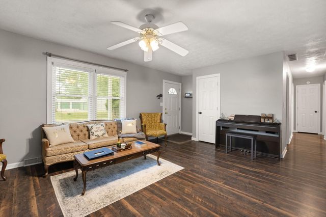 220 W Railroad Street, Stanton, KY 40380