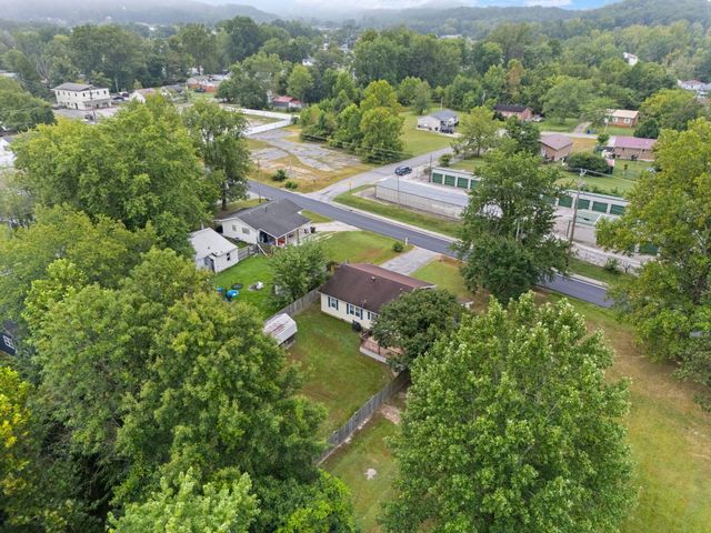 220 W Railroad Street, Stanton, KY 40380