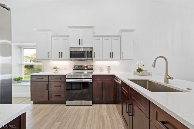 12881 Kelly Bay CT, Fort Myers, FL 33908