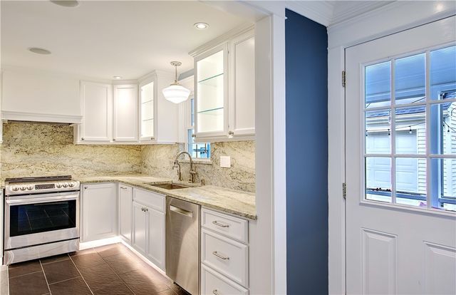 11 Elmcroft Avenue, Providence, RI 02908