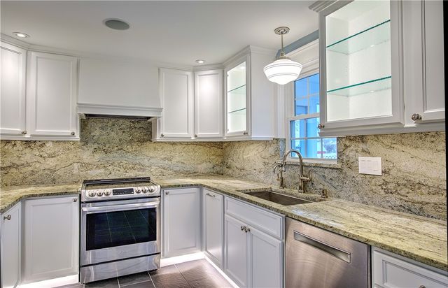 11 Elmcroft Avenue, Providence, RI 02908