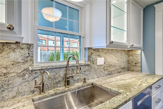 11 Elmcroft Avenue, Providence, RI 02908