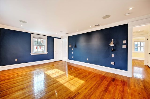 11 Elmcroft Avenue, Providence, RI 02908