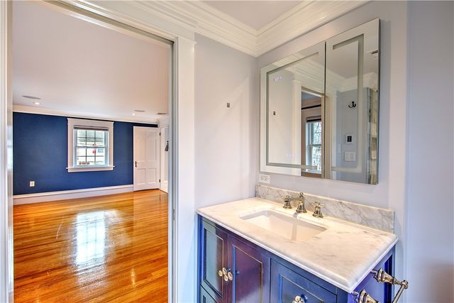 11 Elmcroft Avenue, Providence, RI 02908