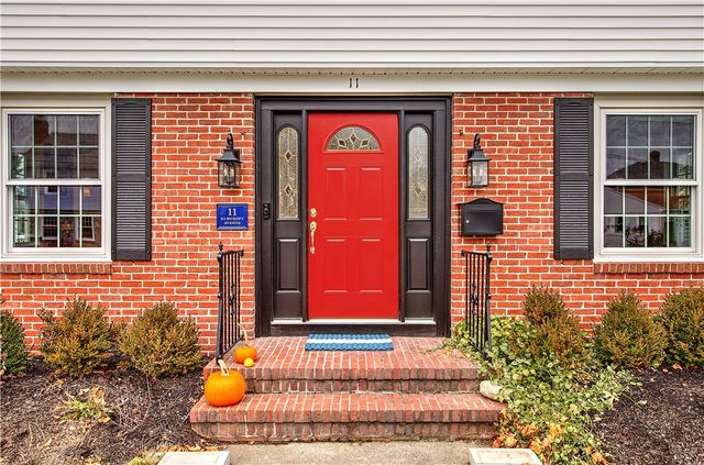 11 Elmcroft Avenue, Providence, RI 02908