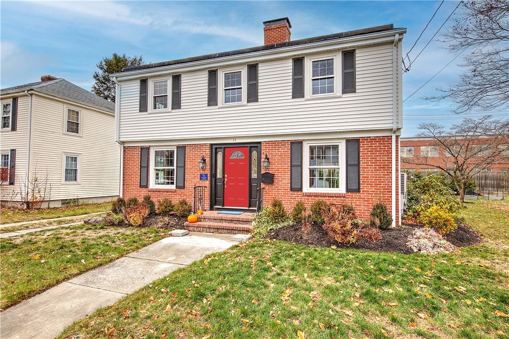 11 Elmcroft Avenue, Providence, RI 02908
