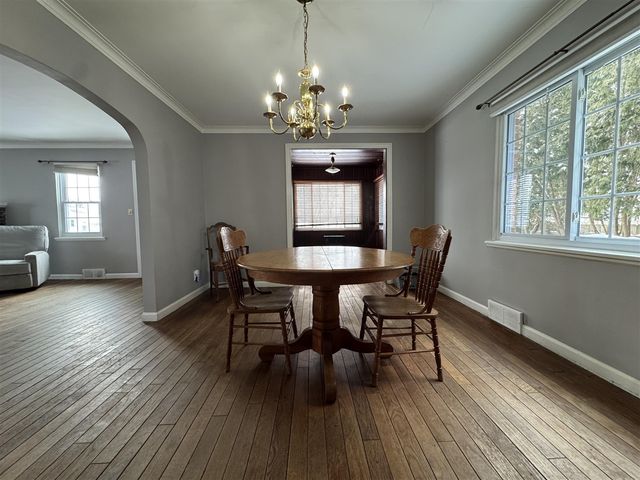 920 Clinton Avenue, Update, MI 48079