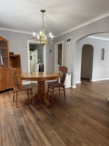 920 Clinton Avenue, Update, MI 48079