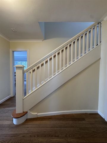 920 Clinton Avenue, Update, MI 48079