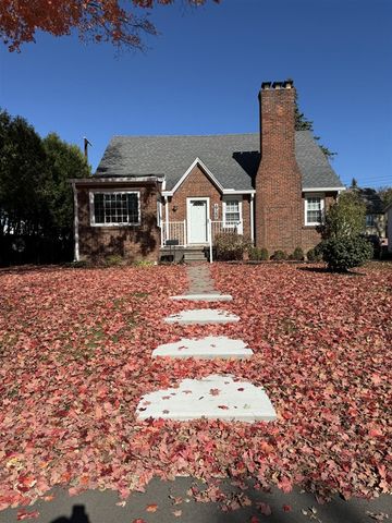 920 Clinton Avenue, Update, MI 48079