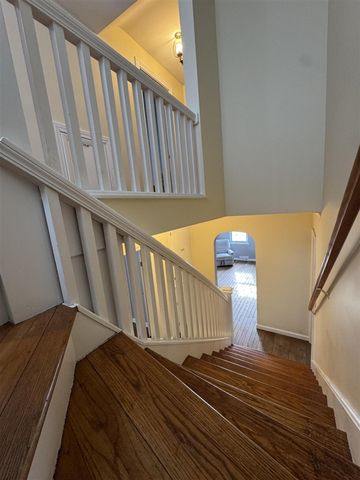 920 Clinton Avenue, Update, MI 48079