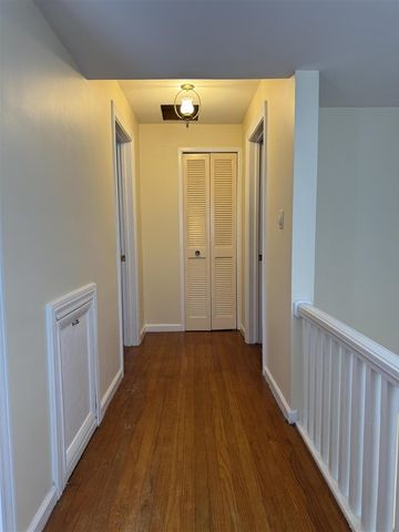 920 Clinton Avenue, Update, MI 48079