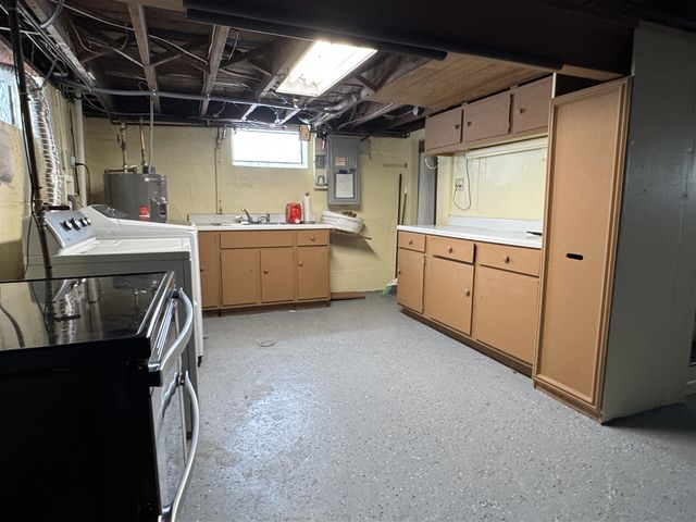 920 Clinton Avenue, Update, MI 48079