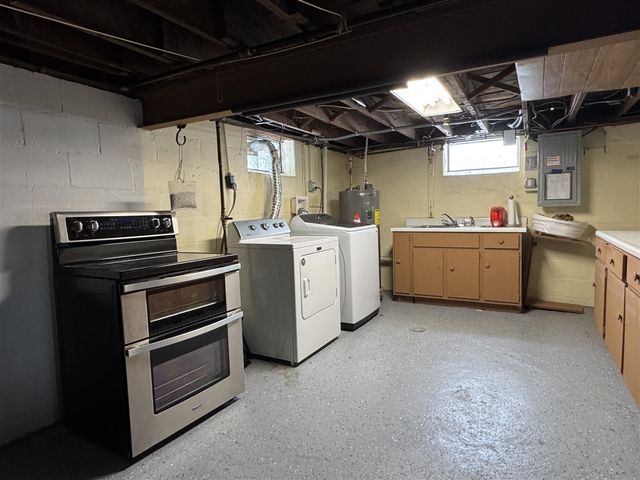 920 Clinton Avenue, Update, MI 48079