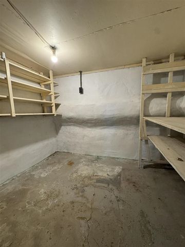 920 Clinton Avenue, Update, MI 48079