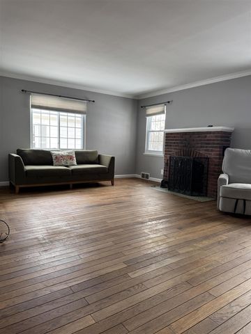 920 Clinton Avenue, Update, MI 48079