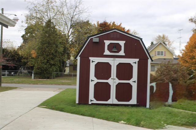 920 Clinton Avenue, Update, MI 48079