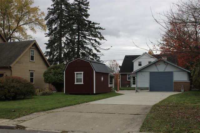 920 Clinton Avenue, Update, MI 48079