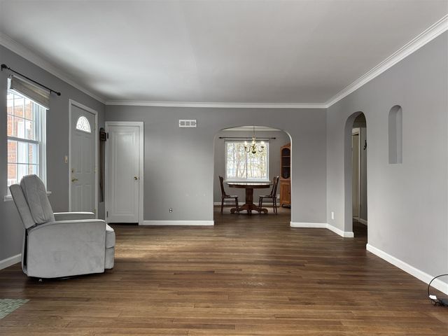 920 Clinton Avenue, Update, MI 48079