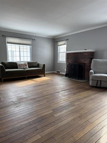 920 Clinton Avenue, Update, MI 48079