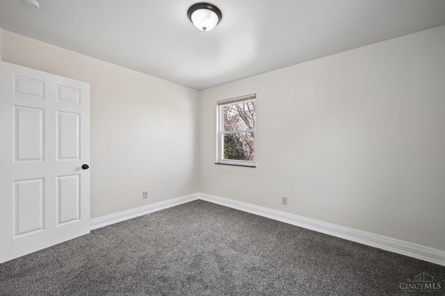 4052 Mcfarran Avenue, Cincinnati, OH 45211