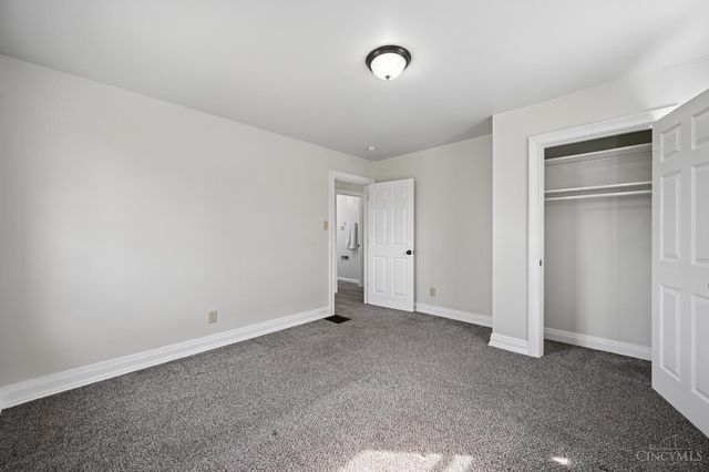 4052 Mcfarran Avenue, Cincinnati, OH 45211