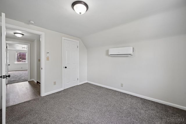 4052 Mcfarran Avenue, Cincinnati, OH 45211