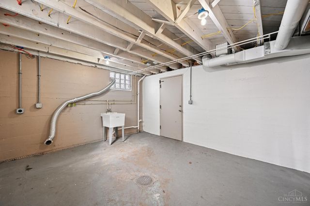 4052 Mcfarran Avenue, Cincinnati, OH 45211