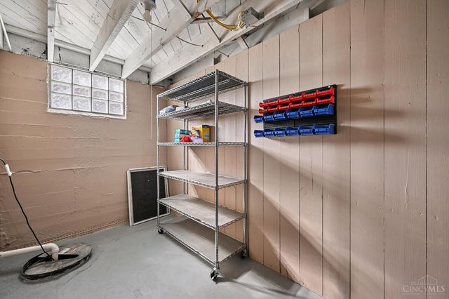 4052 Mcfarran Avenue, Cincinnati, OH 45211