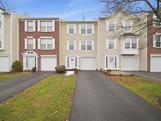2755 Drake Ct, Hampton, PA 15044