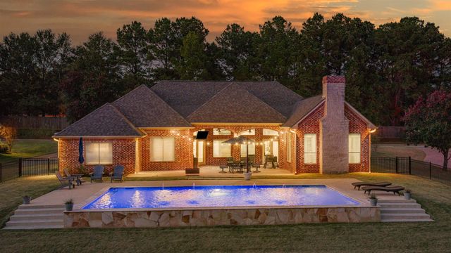 111 Rutland Dr, Hallsville, TX 75650