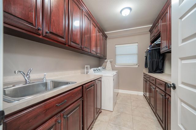 111 Rutland Dr, Hallsville, TX 75650