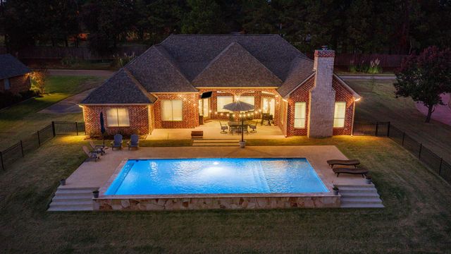 111 Rutland Dr, Hallsville, TX 75650