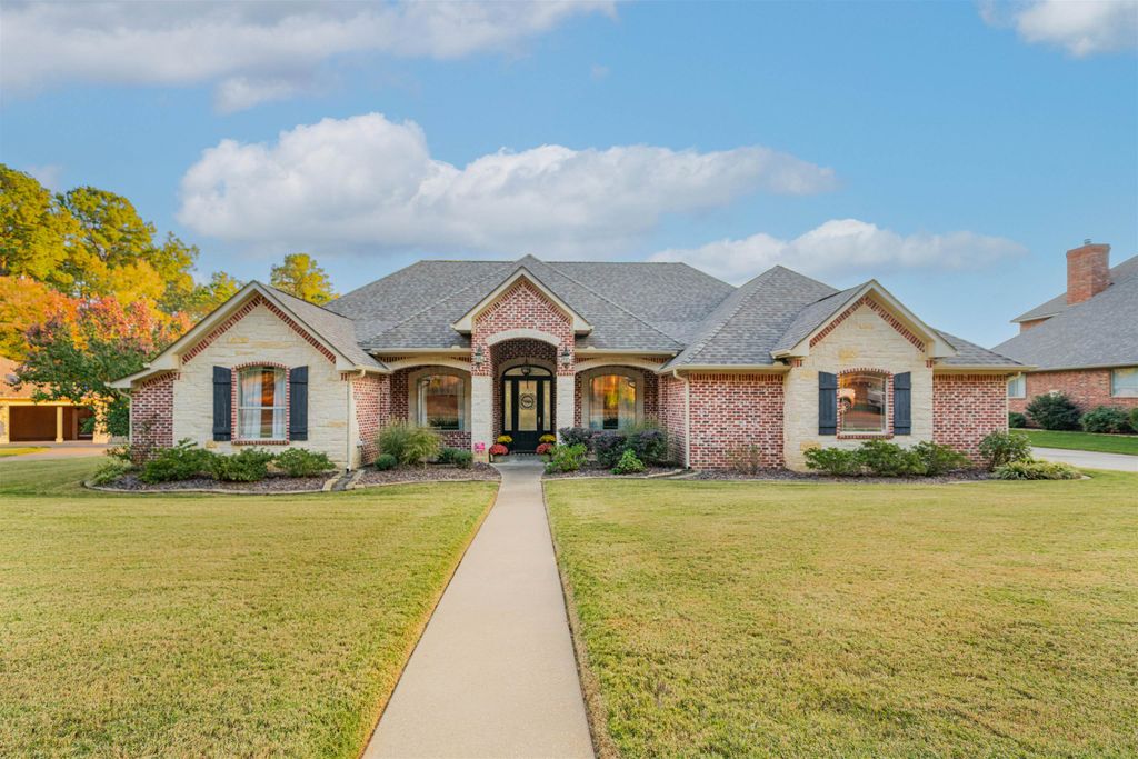 111 Rutland Dr, Hallsville, TX 75650